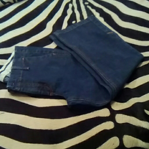 GAP Dark Wash Wide Capri. - Picture 7 of 8